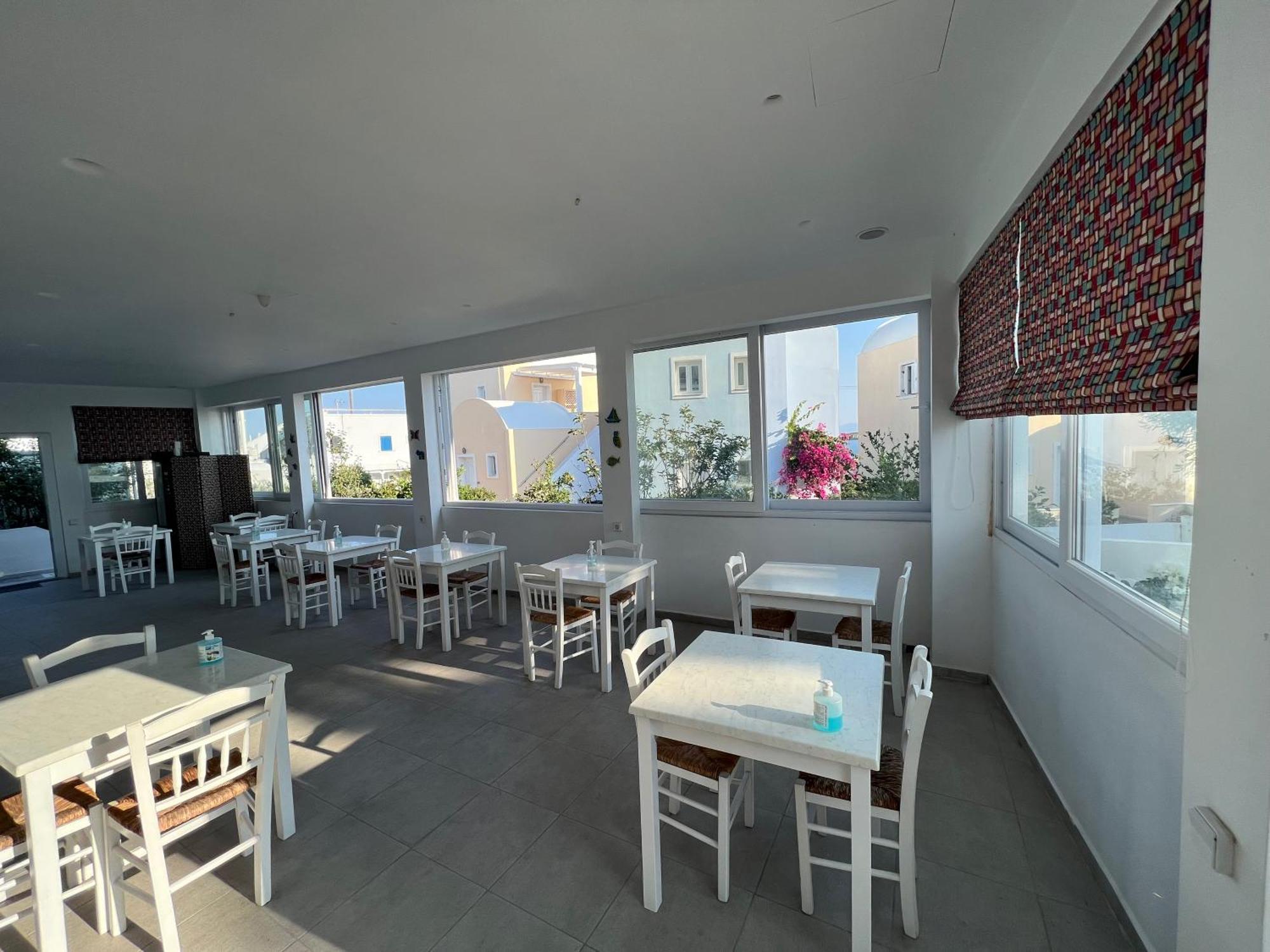 Unique Galini Oia - Adults Only Aparthotel Exterior photo