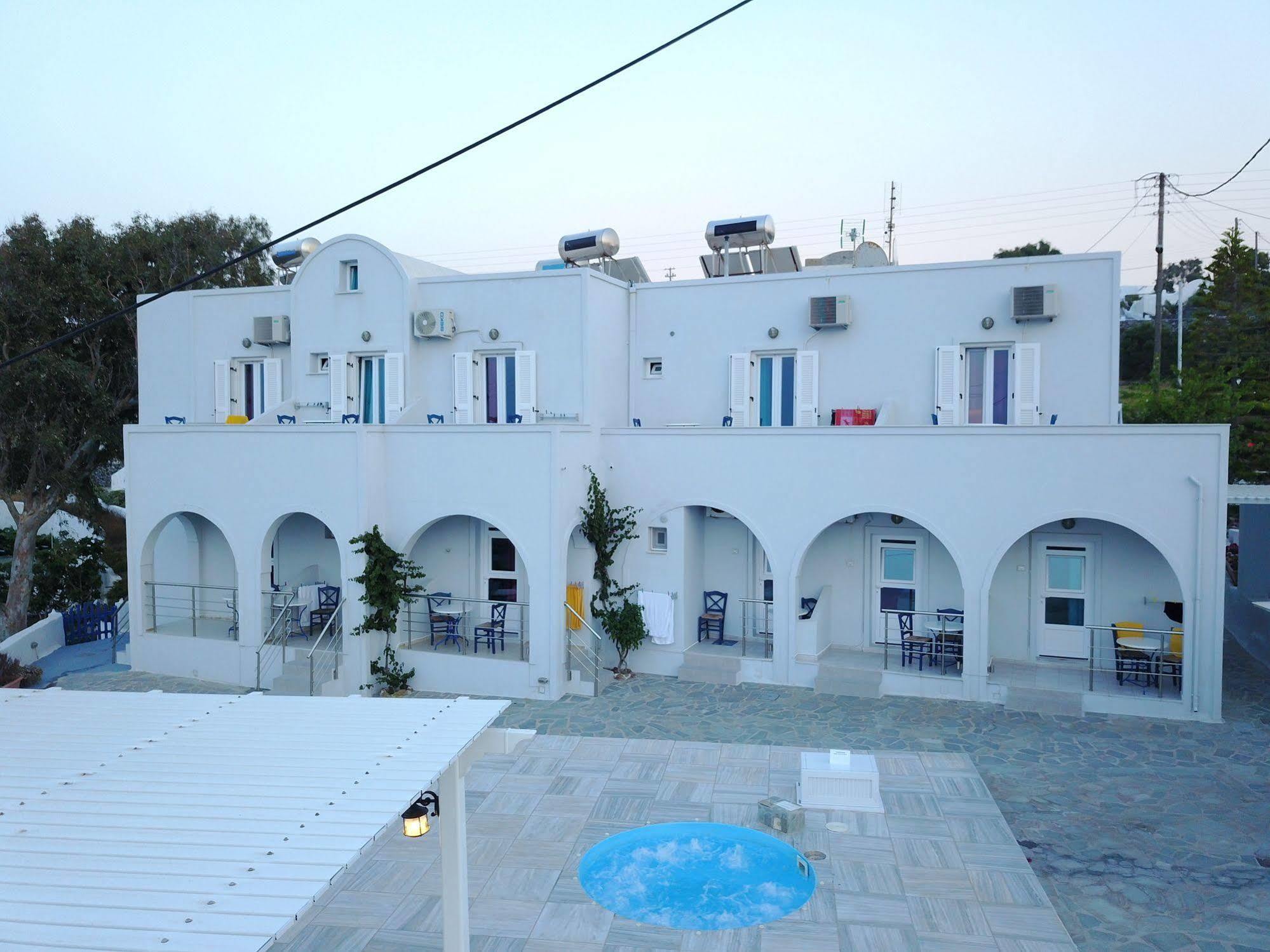 Unique Galini Oia - Adults Only Aparthotel Exterior photo