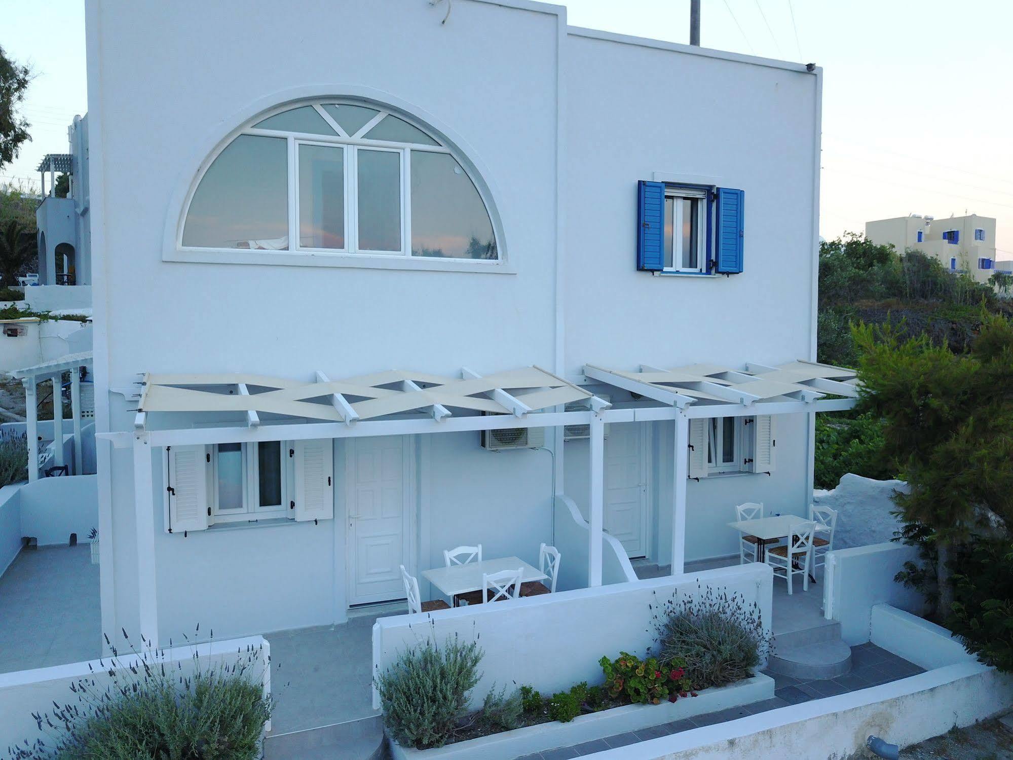 Unique Galini Oia - Adults Only Aparthotel Exterior photo