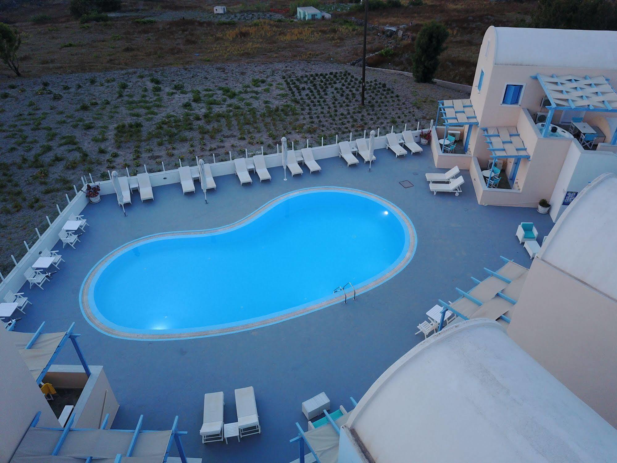 Unique Galini Oia - Adults Only Aparthotel Exterior photo