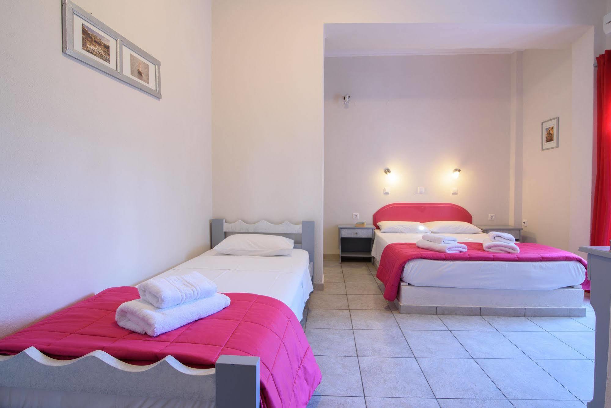 Unique Galini Oia - Adults Only Aparthotel Exterior photo