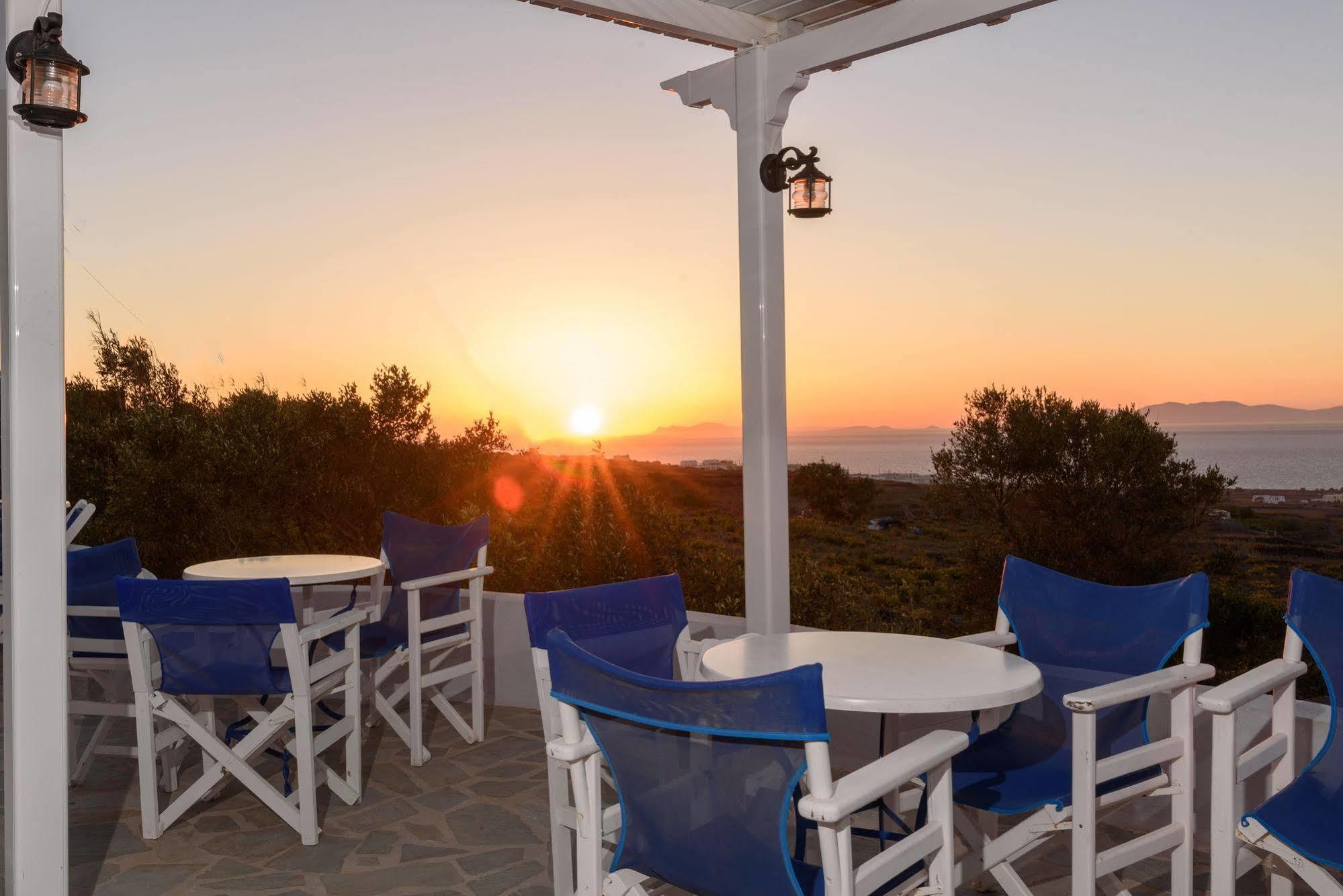 Unique Galini Oia - Adults Only Aparthotel Exterior photo